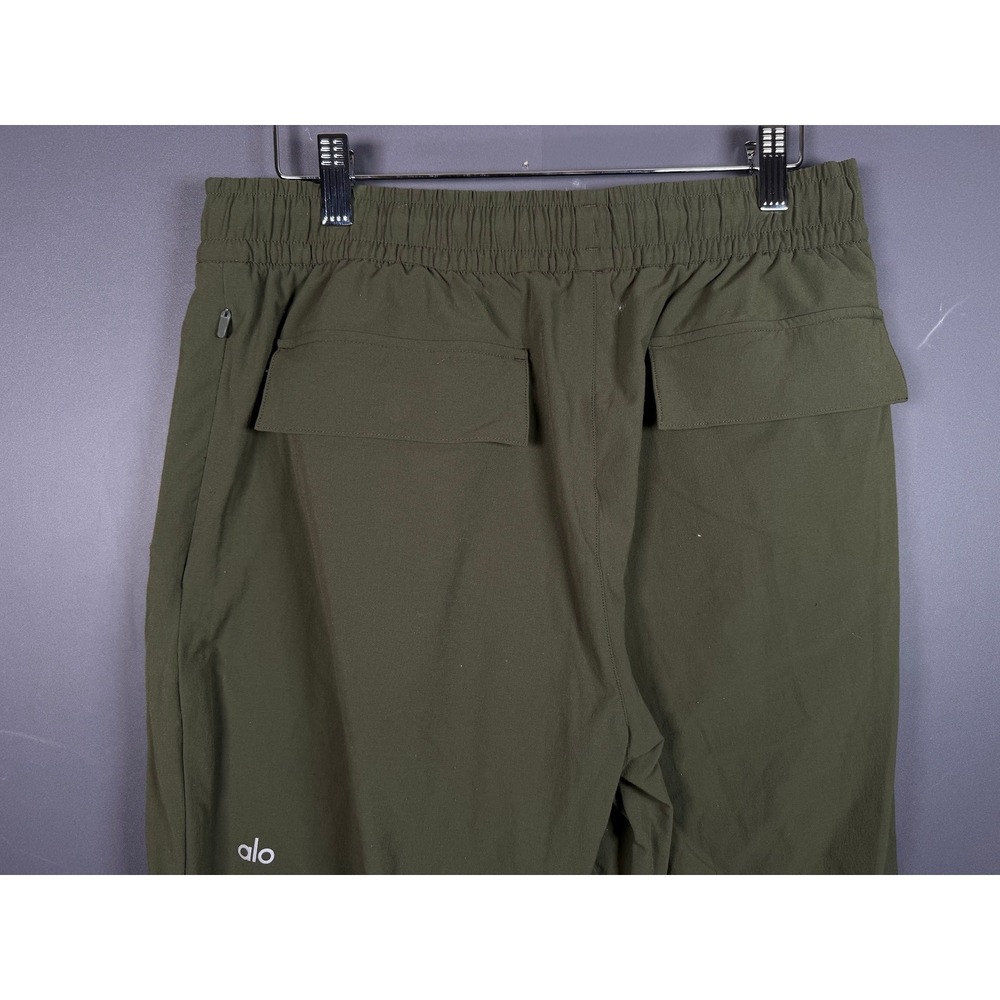Alo Yoga Mens High-Performance Cargo Pants Olive Green Utility Trousers Size M